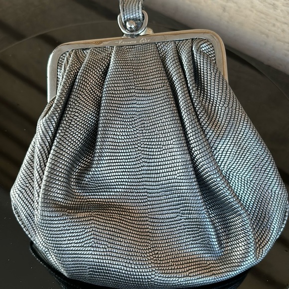 Kenneth Cole 1/2 Kiss lock Clutch/Wristlet in Metallic - Picture 1 of 14